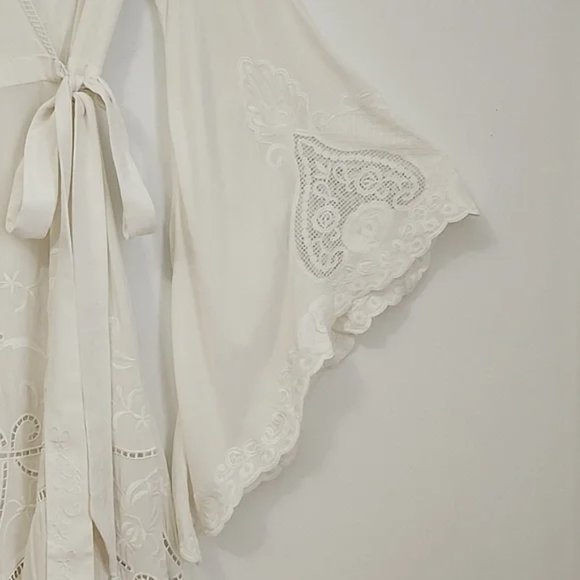 Spell Ivory Embroidered Beach Robe - Picture 14 of 16